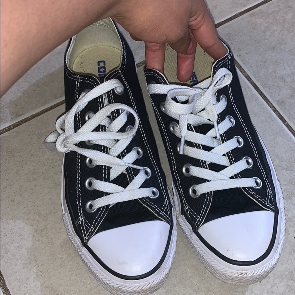 Black/White converse Size 7